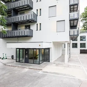 Modern Studio Good Located Balcony King Bed Frankfurt am Main