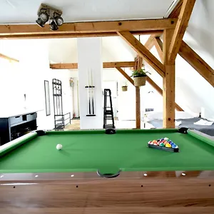 Black Billard L Loft Fuer 2-4 Personen L Wohlfuehlen In Altstadtnaehe Landshut